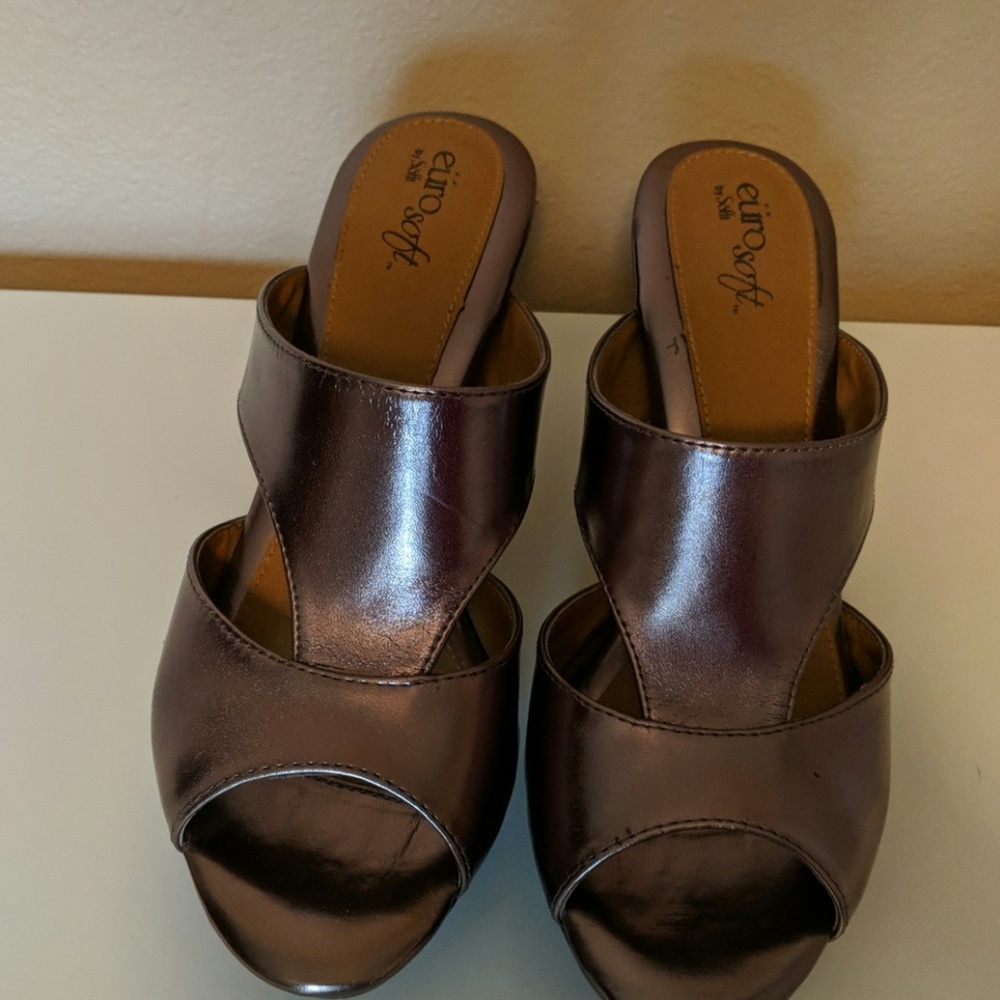 Euro Soft by Sofft slip on heels metallic in color